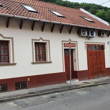 Palantir Panzio Bed & Breakfast Miskolc Bagian luar foto