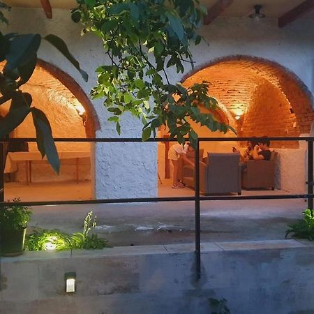 Palantir Panzio Bed & Breakfast Miskolc Bagian luar foto