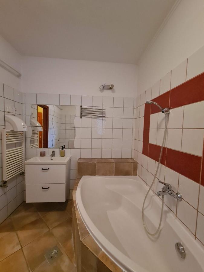 Palantir Panzio Bed & Breakfast Miskolc Bagian luar foto