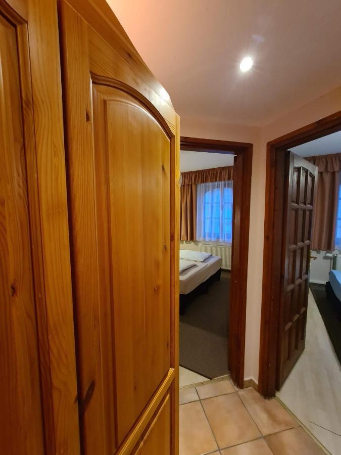 Palantir Panzio Bed & Breakfast Miskolc Bagian luar foto