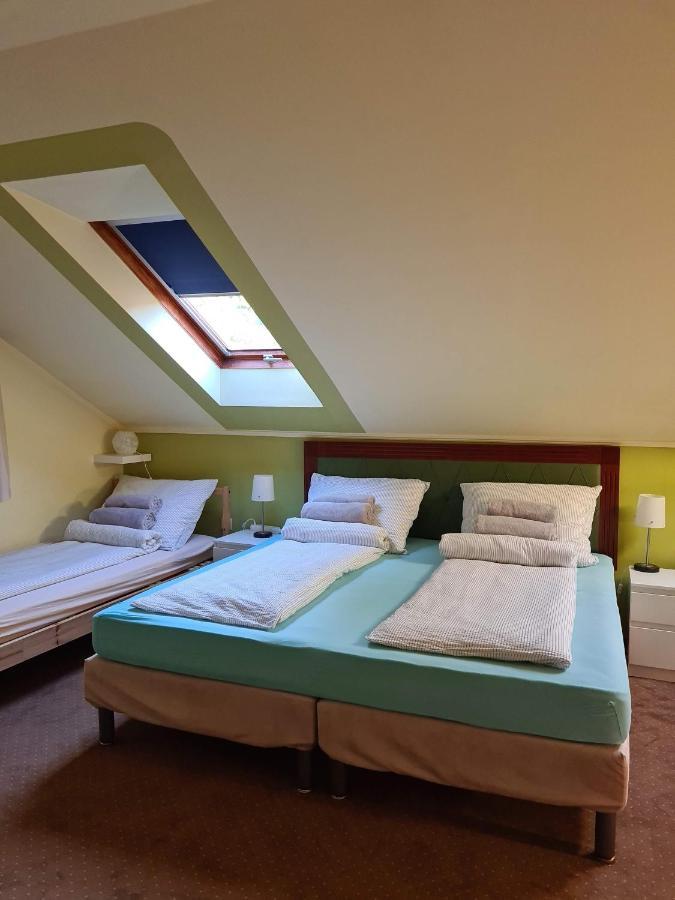 Palantir Panzio Bed & Breakfast Miskolc Bagian luar foto