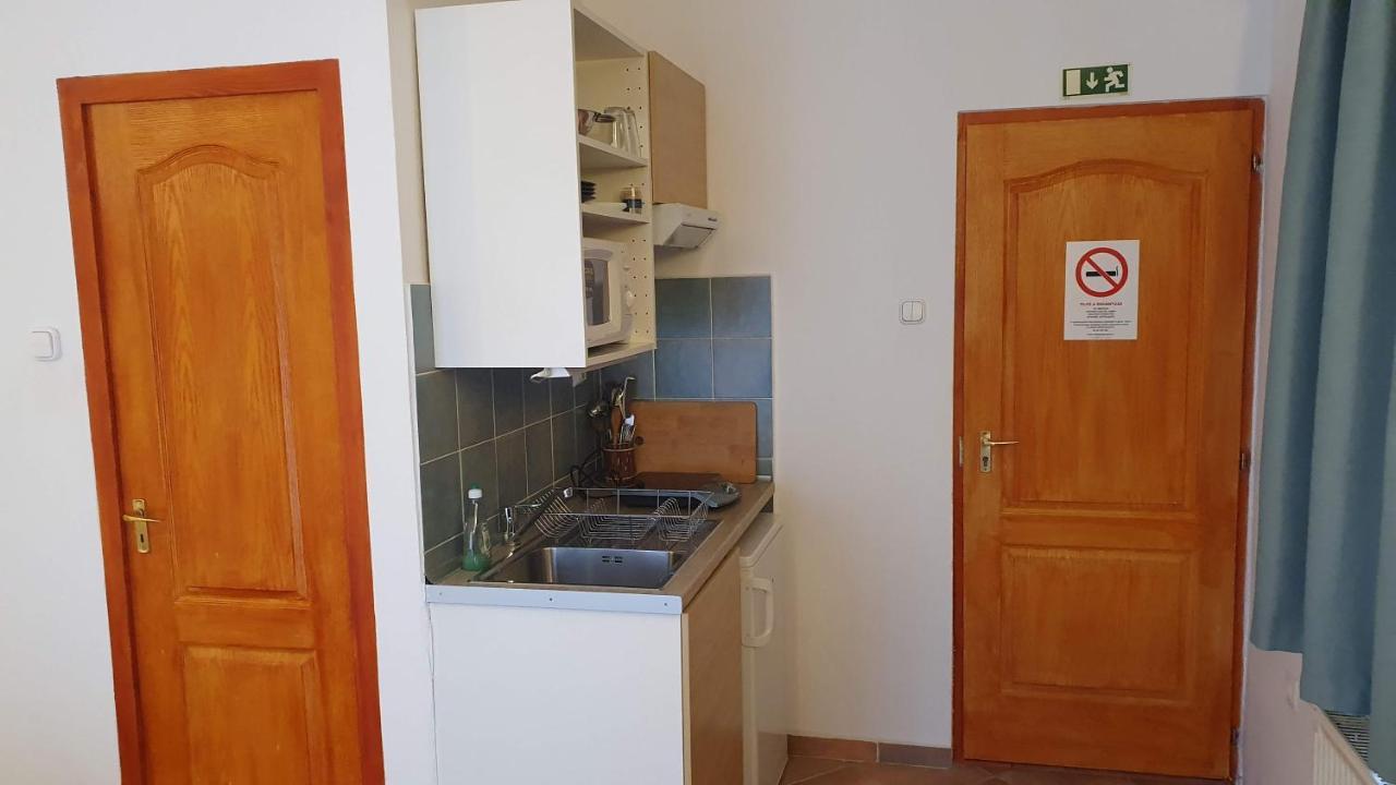Palantir Panzio Bed & Breakfast Miskolc Bagian luar foto