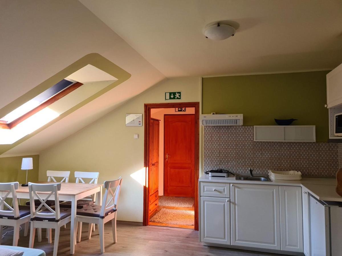 Palantir Panzio Bed & Breakfast Miskolc Bagian luar foto
