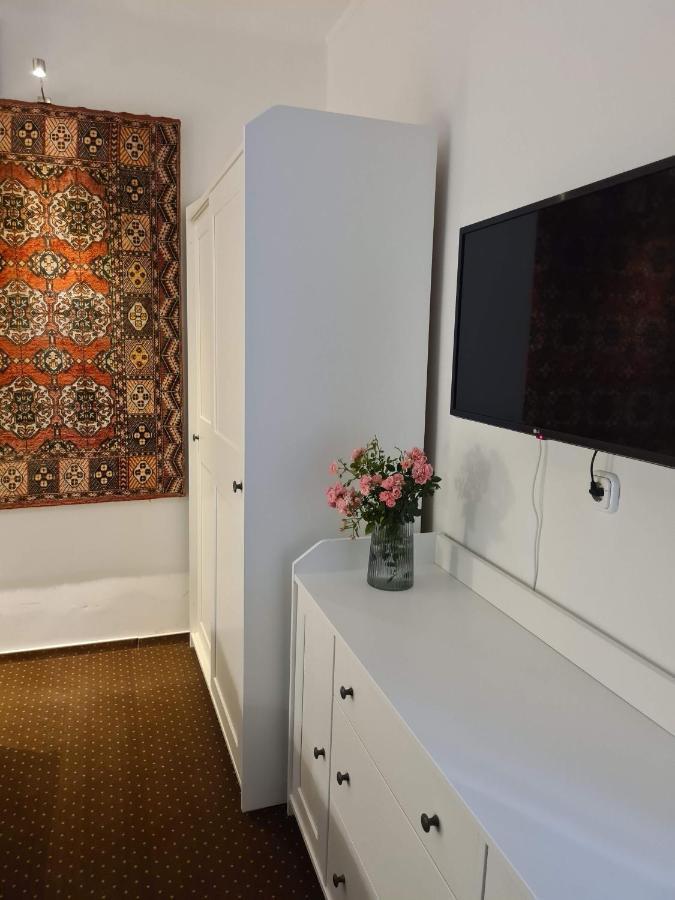 Palantir Panzio Bed & Breakfast Miskolc Bagian luar foto