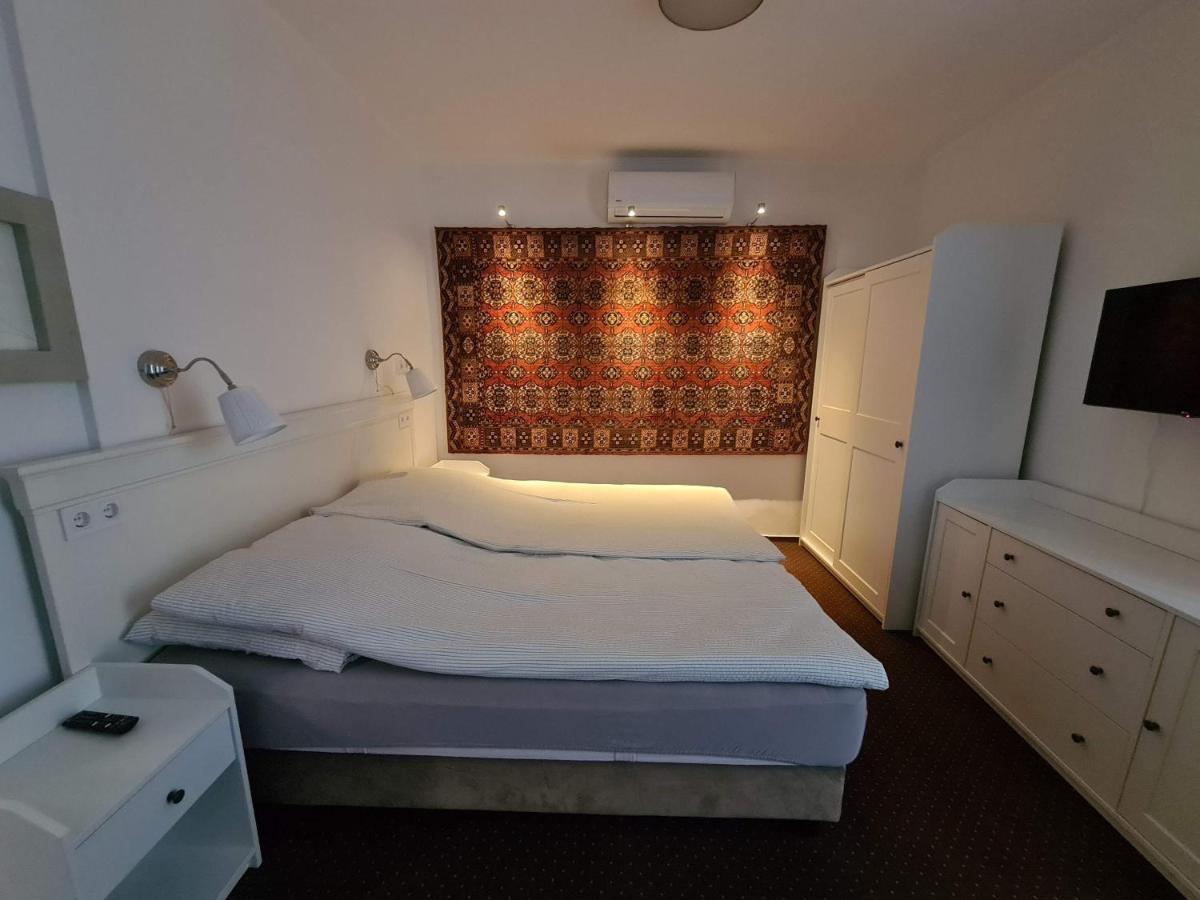 Palantir Panzio Bed & Breakfast Miskolc Bagian luar foto