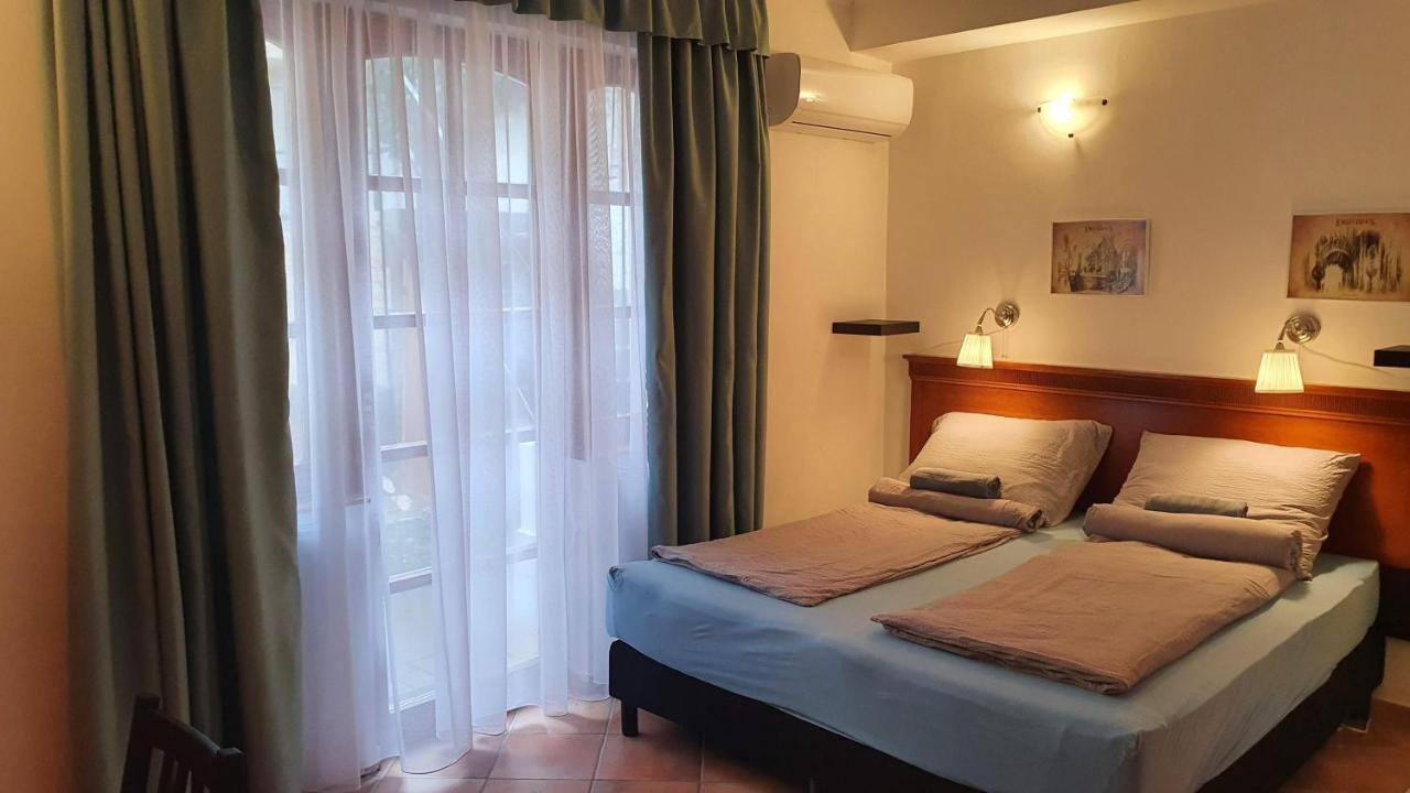 Palantir Panzio Bed & Breakfast Miskolc Bagian luar foto