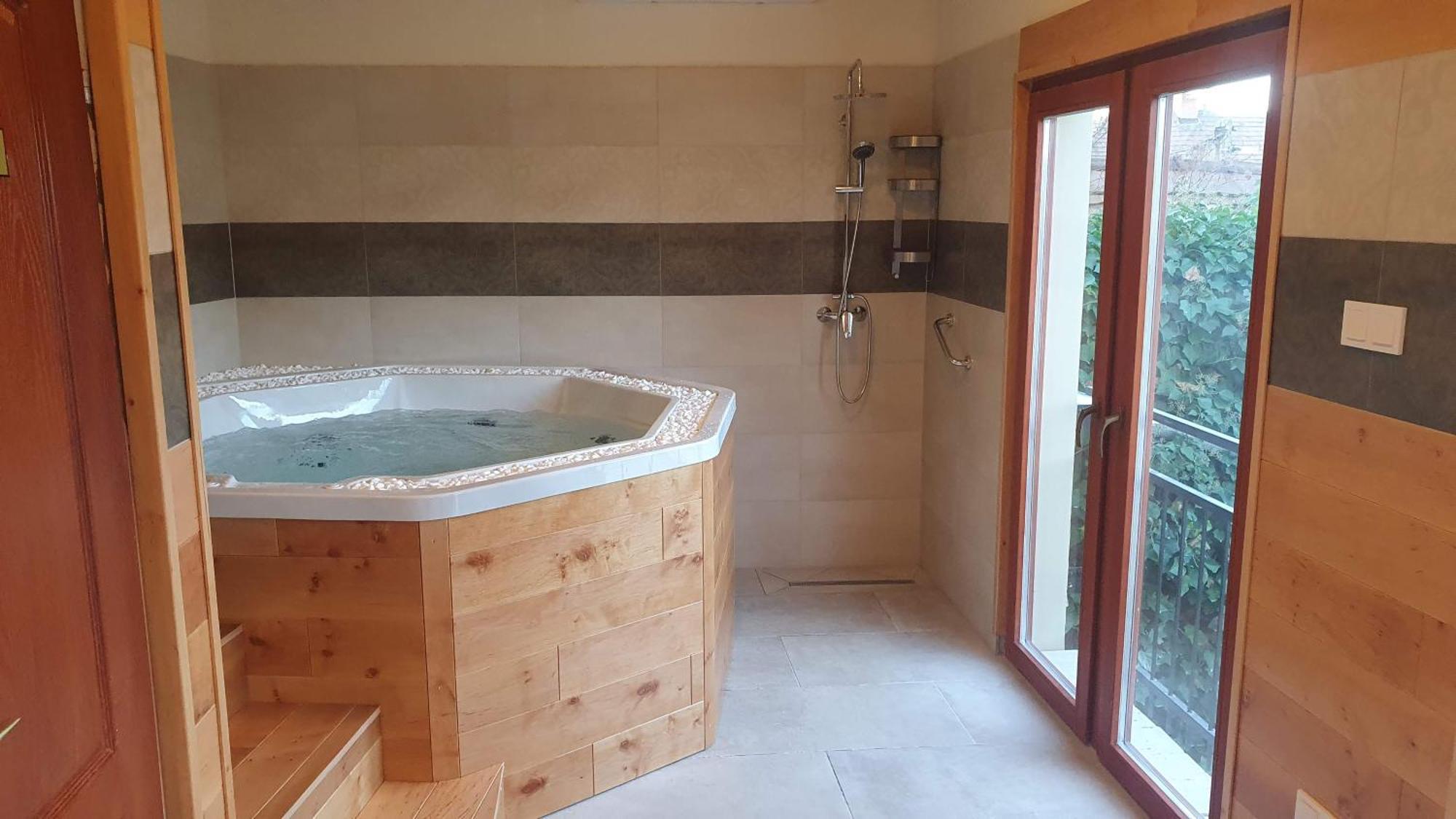 Palantir Panzio Bed & Breakfast Miskolc Bagian luar foto
